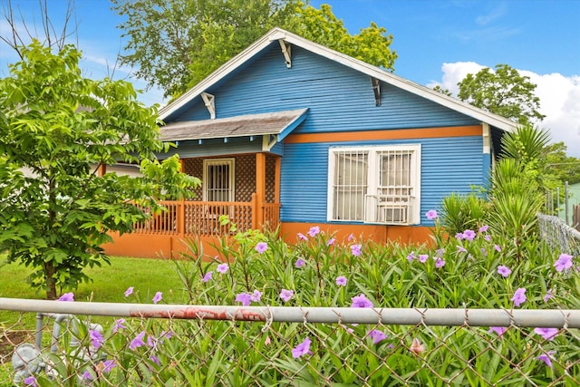 1342 E Waco Ave, Dallas, TX 75216 - bungalow-style home with a porch