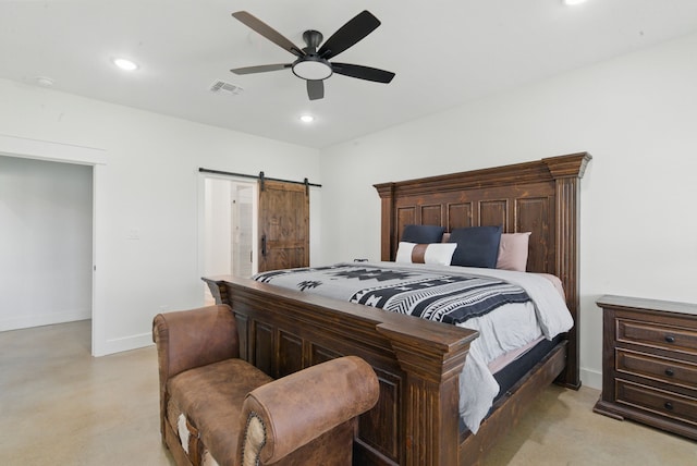 170 La Cresta Ln, Mineral Wells, TX 76067 - bedroom featuring recessed lighting, a barn door, ceiling fan, and concrete floors
