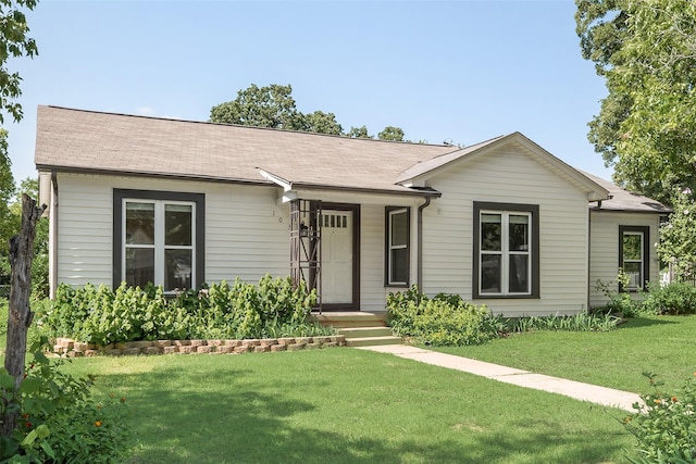 103 E 14th St, Joshua, TX 76058 - ranch-style home featuring a front lawn