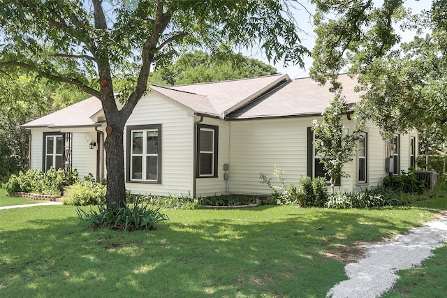 103 E 14th St, Joshua, TX 76058 - view of front of property with a front yard