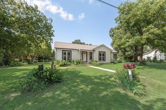 103 E 14th St, Joshua, TX 76058 - ranch-style home featuring a front yard