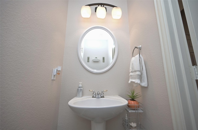 3209 Silver Point Ct, Mansfield, TX 76063 - bathroom featuring a sink