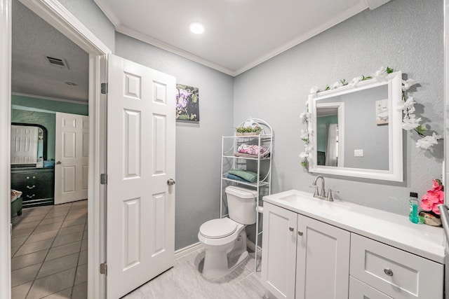 713 Keystone St, Mesquite, TX 75149 - bathroom featuring crown molding, vanity, and a textured wall