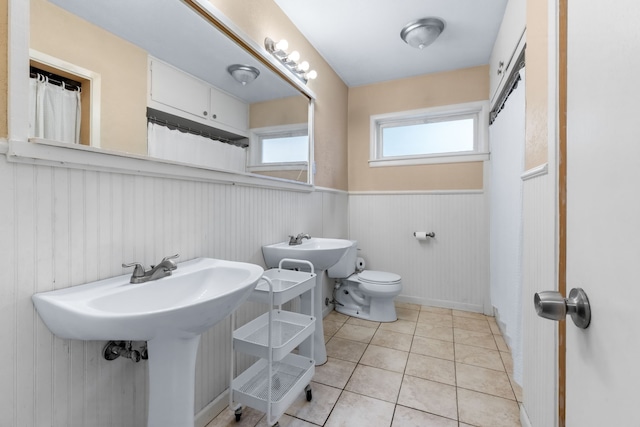 2318 Holsum Cir, Greenville, TX 75401 - bathroom featuring wainscoting and tile patterned flooring