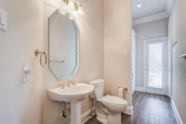128 Country Club Dr, Heath, TX 75032 - bathroom featuring crown molding and wood finished floors
