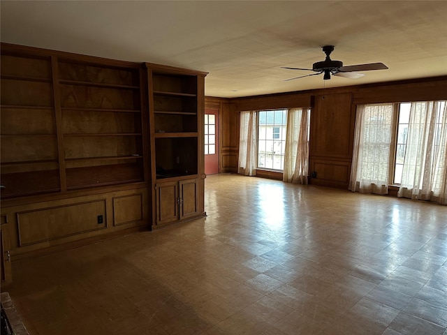509 E Main St, Mexia, TX 76667 - unfurnished living room with ceiling fan