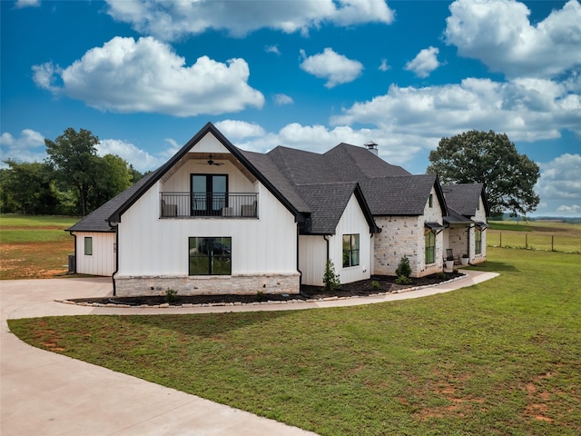 16652 Caeli Heights Ct, Winona, TX 75792 - view of front of home featuring a balcony, a ceiling fan, a shingled roof, and board and batten siding