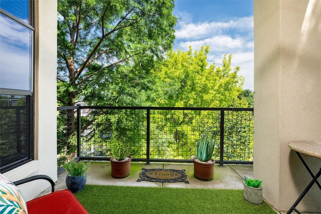 4333 Gilbert Ave Unit 330, Dallas, TX 75219 - view of balcony