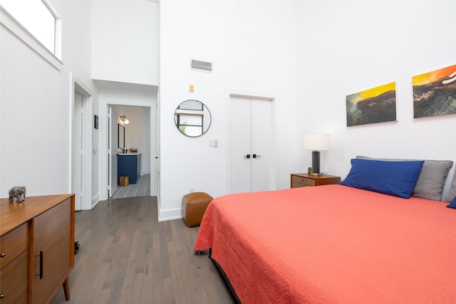 4333 Gilbert Ave Unit 330, Dallas, TX 75219 - bedroom featuring wood finished floors, a towering ceiling, and a closet
