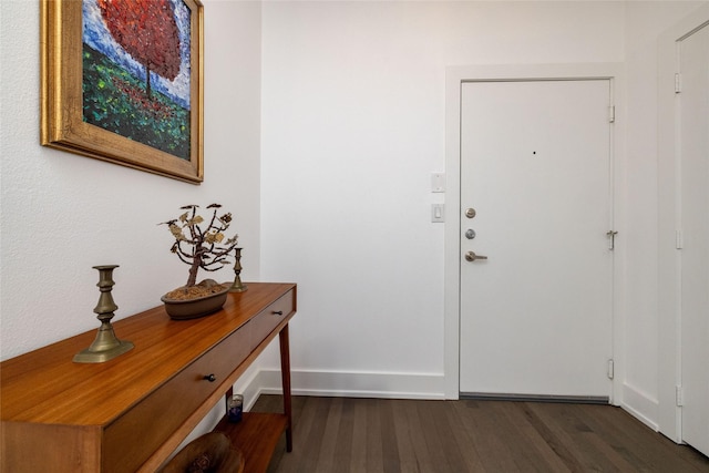 4333 Gilbert Ave Unit 330, Dallas, TX 75219 - foyer entrance featuring dark wood-style floors