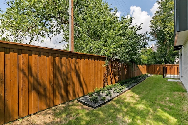 354 Foch St, Fort Worth, TX 76107 - view of fenced backyard