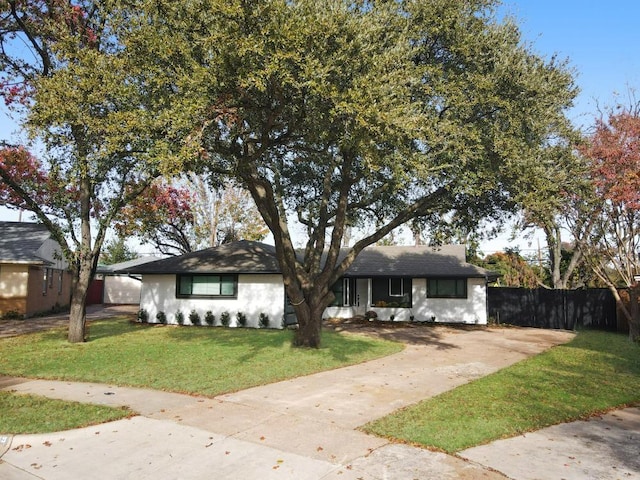 10669 Larchfield Ln, Dallas, TX 75238 - view of front facade featuring concrete driveway