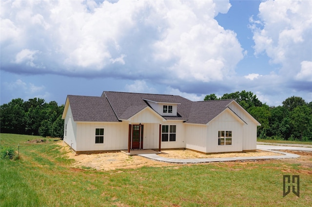 719 Germantown Rd, Minden, LA 71055 - modern farmhouse featuring a shingled roof and a front yard