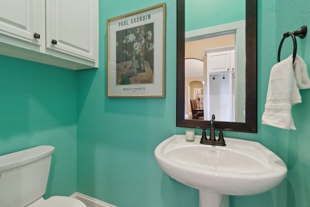 320 Tate Cir, Sherman, TX 75090 - half bathroom with a sink and a textured wall