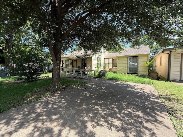 7032 Wofford Ave, Dallas, TX 75227 - view of front of home featuring covered porch