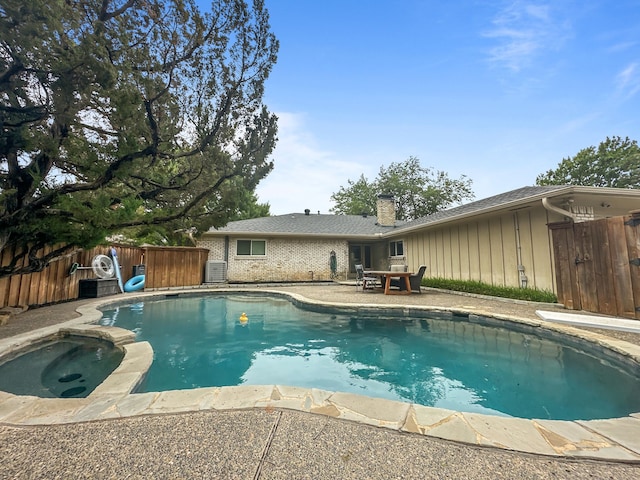 312 Meadowlark Dr, Richardson, TX 75080 - view of pool with a patio area and a pool with connected hot tub