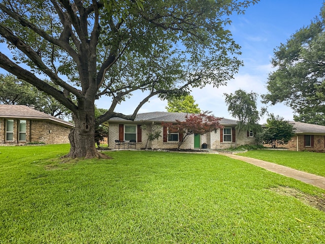 312 Meadowlark Dr, Richardson, TX 75080 - ranch-style home with a front lawn and brick siding
