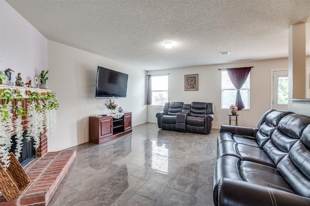 2007 Brazos Ct, Grand Prairie, TX 75052 - living area with baseboards and a textured ceiling