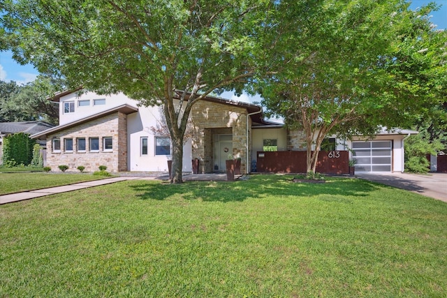 613 N Bailey Ave, Fort Worth, TX 76107 - view of front facade with asphalt driveway, stone siding, a garage, and a front yard