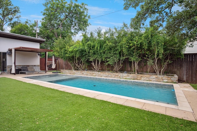 613 N Bailey Ave, Fort Worth, TX 76107 - view of swimming pool with a fenced backyard