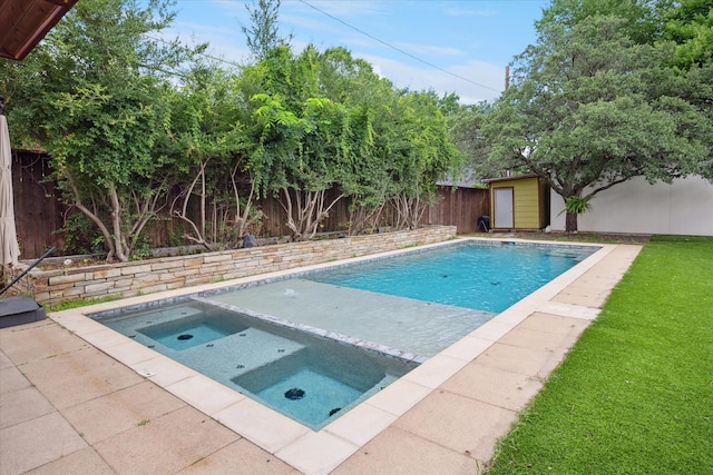 613 N Bailey Ave, Fort Worth, TX 76107 - outdoor pool featuring an in-ground hot tub, a fenced backyard, and a storage unit