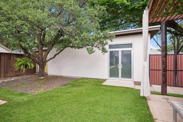 613 N Bailey Ave, Fort Worth, TX 76107 - view of yard featuring an outbuilding