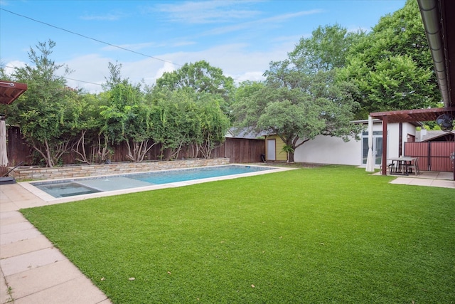 613 N Bailey Ave, Fort Worth, TX 76107 - fenced backyard featuring a patio