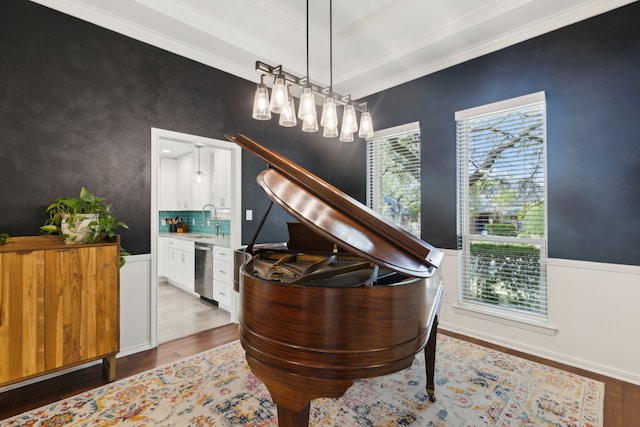 10216 Shadow Way, Dallas, TX 75243 - living area featuring light wood-style flooring and crown molding