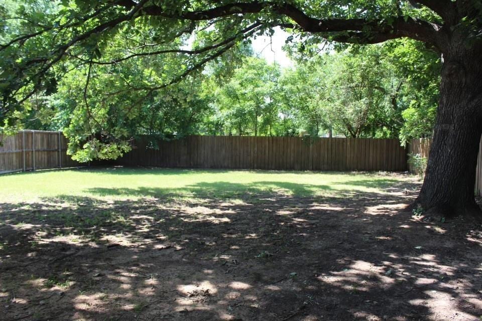 400 S Vick St, Decatur, TX 76234 - view of fenced backyard