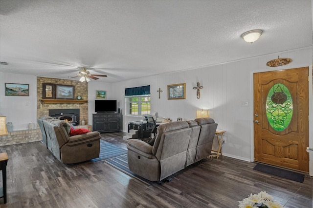 180 Vz County Road 4202, Canton, TX 75103 - living area featuring a textured ceiling, dark wood-style flooring, and a ceiling fan