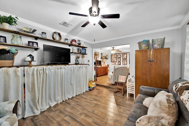 112 Rolling Meadow Ln, Bossier City, LA 71112 - living room featuring ceiling fan, ornamental molding, and wood finished floors