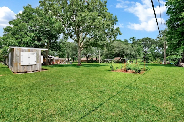 112 Rolling Meadow Ln, Bossier City, LA 71112 - view of green lawn featuring a storage shed and view of wooded area