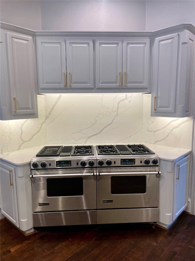 4139 Herschel Ave, Dallas, TX 75219 - kitchen featuring gas stove, dark wood-style flooring, and tasteful backsplash