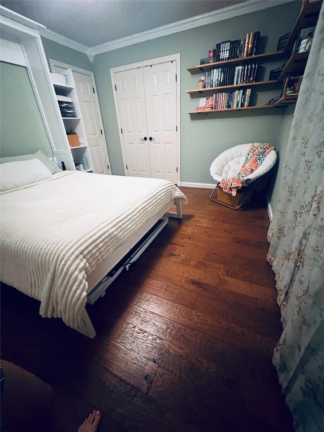 1507 Bridge Water Ln, Mansfield, TX 76063 - bedroom featuring ornamental molding, wood finished floors, and a closet