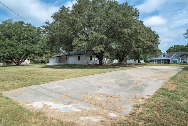 1007 Monte Carlo Dr, Grand Saline, TX 75140 - view of front of house featuring concrete driveway and a front lawn