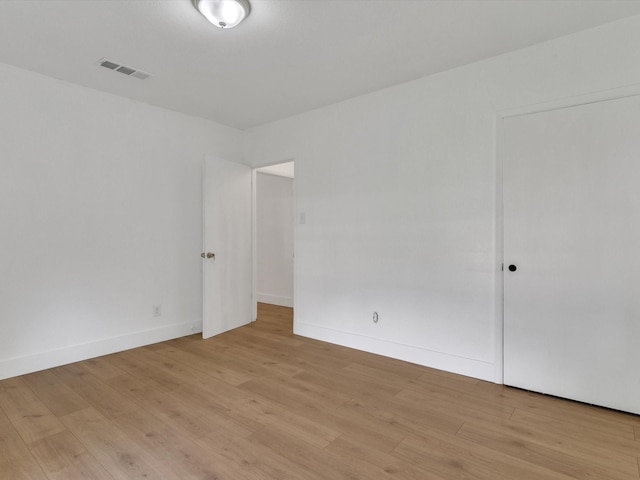 422 11th St, Grand Prairie, TX 75051 - empty room with light wood-style flooring and baseboards