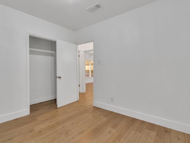 422 11th St, Grand Prairie, TX 75051 - unfurnished bedroom with light wood-type flooring and a closet