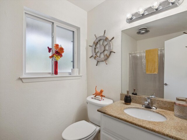 3207 Lynnwood Dr, Arlington, TX 76013 - full bath featuring vanity and a shower with curtain