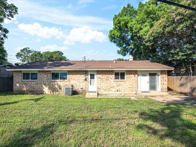 3207 Lynnwood Dr, Arlington, TX 76013 - rear view of property featuring brick siding and a patio area