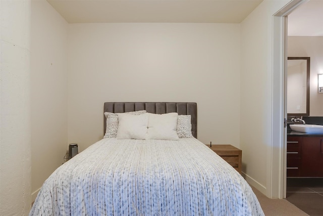 2600 W 7th St Unit 2452, Fort Worth, TX 76107 - carpeted bedroom featuring a sink
