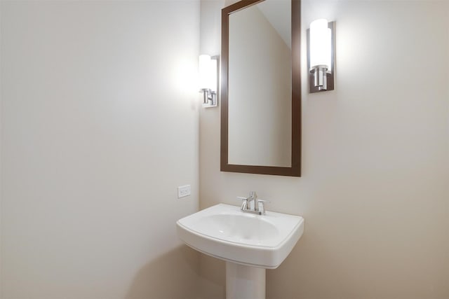 2600 W 7th St Unit 2452, Fort Worth, TX 76107 - bathroom featuring a sink