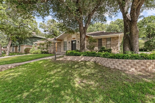 212 Timberlake Dr, Azle, TX 76020 - mid-century modern home with a front lawn and brick siding