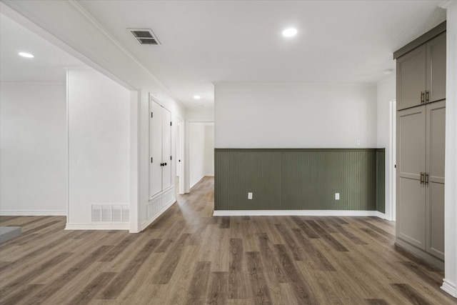 110 Vz County Road 1128, Fruitvale, TX 75127 - unfurnished room with wood finished floors, a wainscoted wall, crown molding, and recessed lighting