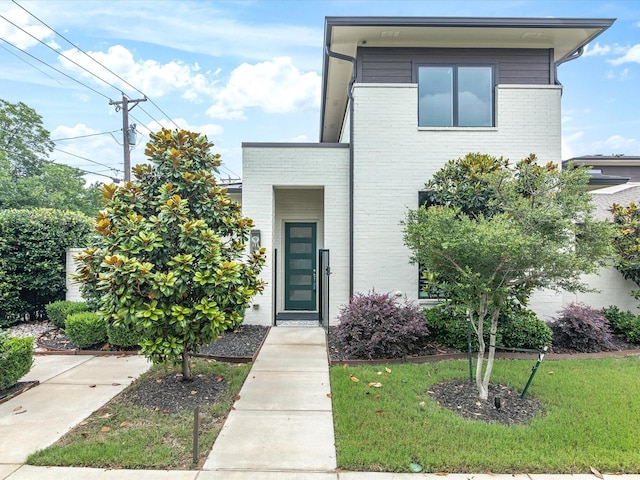 324 Nursery Ln, Fort Worth, TX 76114 - contemporary home with brick siding and a front yard