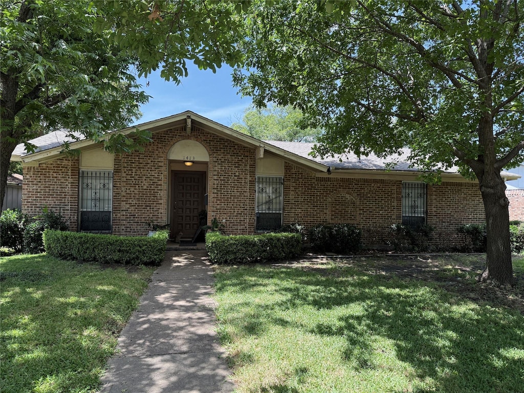 1413 Park E Dr, Garland, TX 75043 - ranch-style house featuring brick siding and a front yard