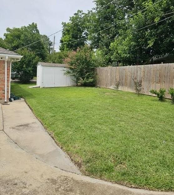 1601 Meadow Ln, Terrace, Fort Worth, TX 76112 - view of yard featuring a storage shed
