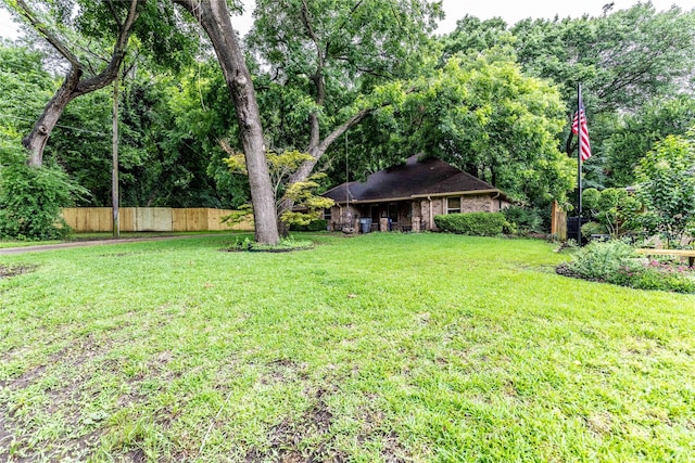 1237 Linkwood Ln, Lancaster, TX 75146 - view of yard