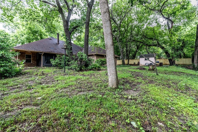 1237 Linkwood Ln, Lancaster, TX 75146 - view of yard with a shed