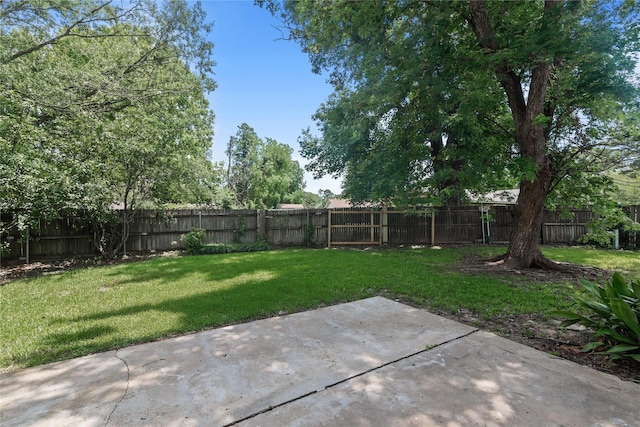 9709 Monticello Dr, Shreveport, LA 71118 - fenced backyard featuring a patio area
