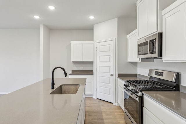 535 Forest Hvn, Van Alstyne, TX 75495 - kitchen featuring stainless steel appliances, white cabinets, light wood-type flooring, and recessed lighting